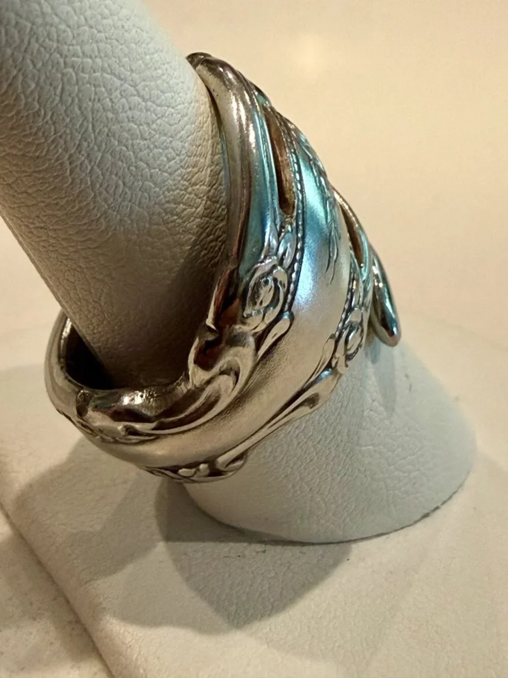 Oneida Brahms 1980 Floral Spoon Ring